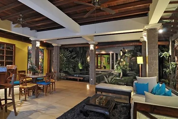 Charming 3 Bedroom Villa In Seminyak Oberoi