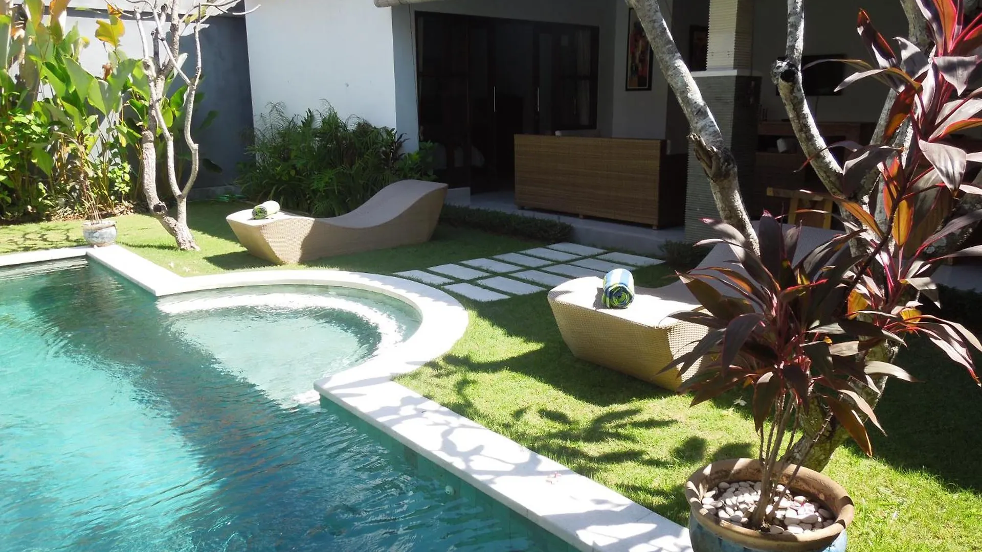 Charming 3 Bedroom Villa In Seminyak Oberoi